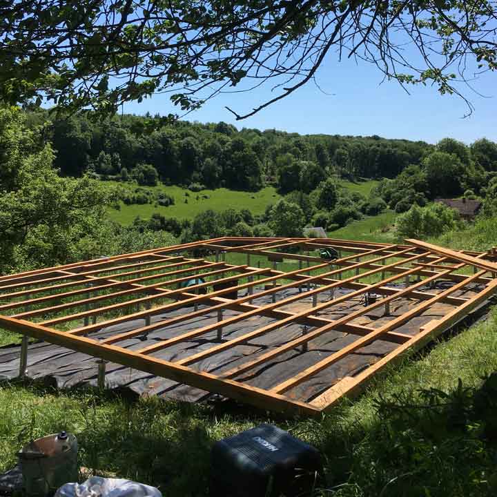 Ossature de terrasse, vue sur une vallée